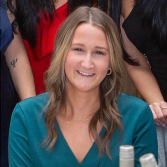 Meet your Posher, Stephanie - Picture 1 of 1